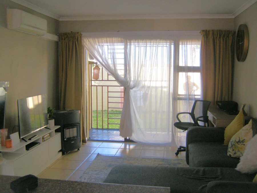 To Let 2 Bedroom Property for Rent in Guldenland Western Cape